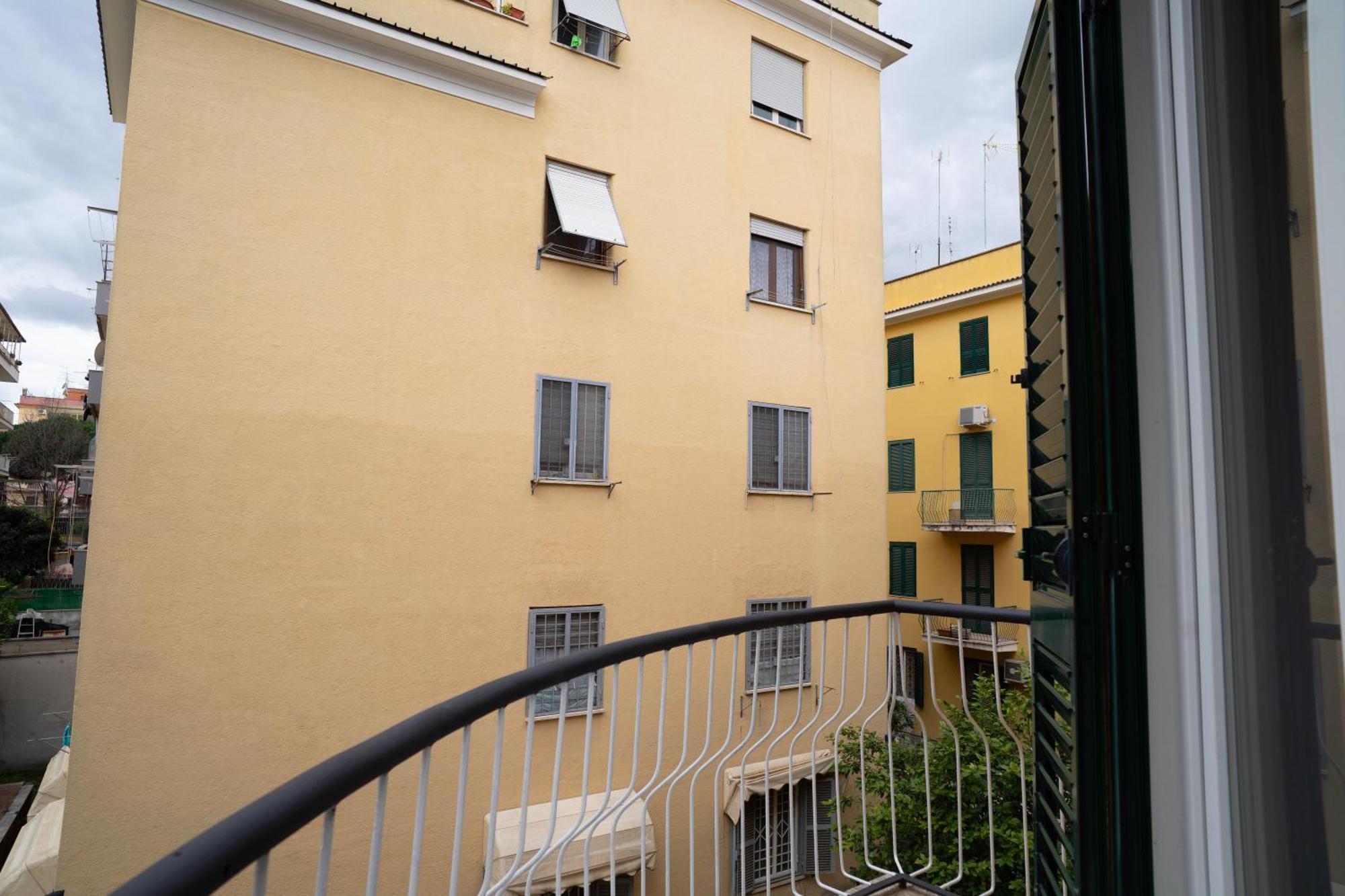 Comfort And Metro 2 Steps Away, Perfect For 3 Guests * Roma